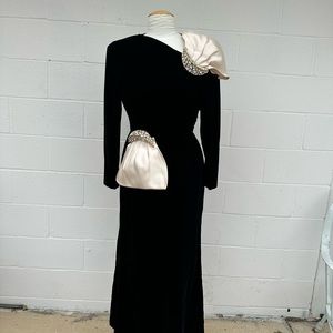 Oscar de la Renta silk velvet gown..1970’s ! Few-spots on the creamy white satin